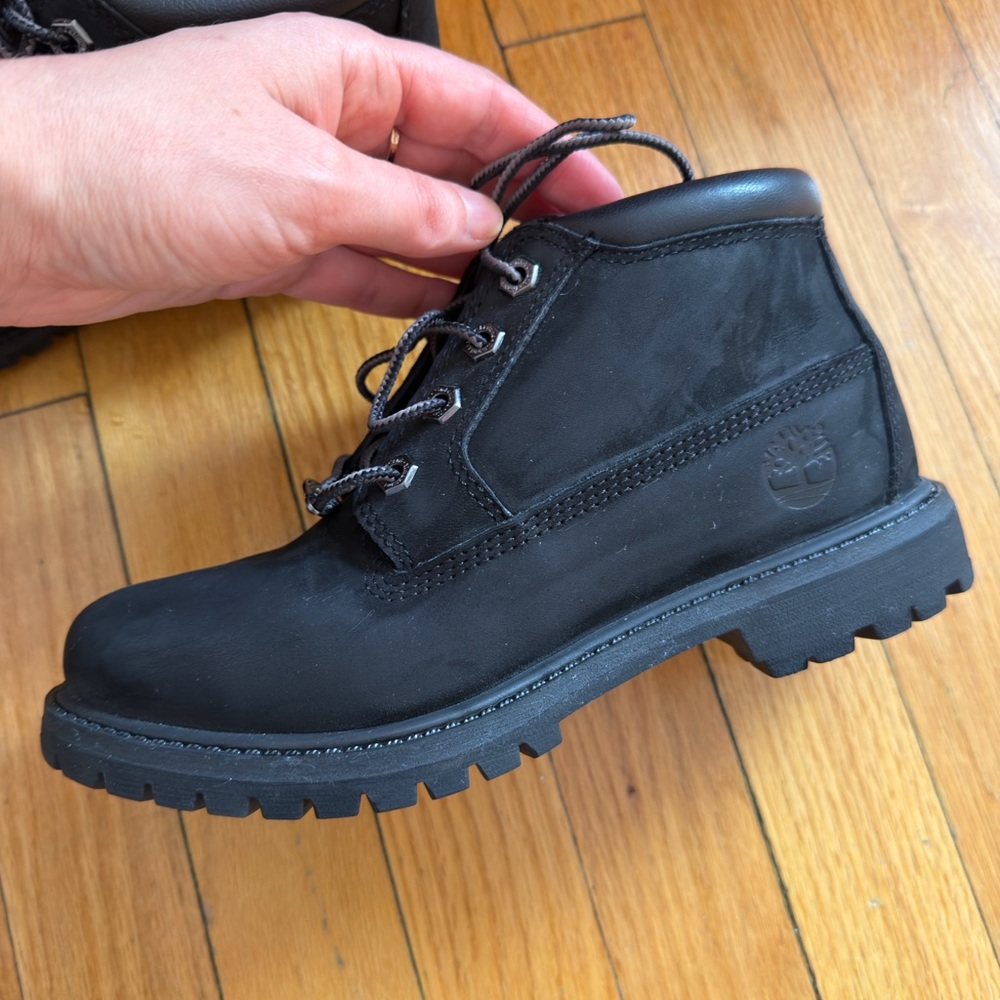 Timberland Nellie Women's Waterproof Chukka Boot Black Nubuck, Size 6M